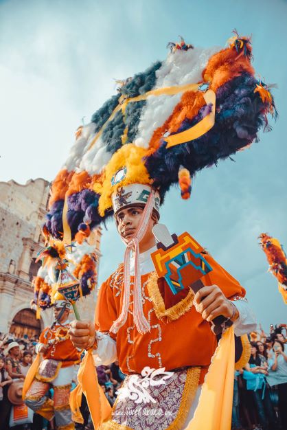 La imagen tiene un atributo ALT vacío; su nombre de archivo es primer-desfile-guelaguetza-2019-58.jpg
