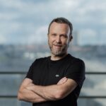 TOTVS cierra el 4T25 con ingresos netos de R$ 1,5 billones, un aumento del 16% interanual, y margen EBITDA ajustado de 27,1%