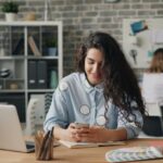 La Inteligencia Artificial conquista el emprendimiento femenino: 57% ya la integra en sus negocios