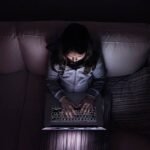 La evolución del grooming en línea: cómo los agresores captan a niños y adolescentes en nuevos entornos digitales