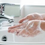 De una mano a otra: cómo cortar una cadena de contagios